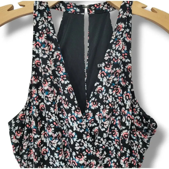 Express women's Floral front wrap Deep Vneck romper - size 4 - Picture 3 of 8